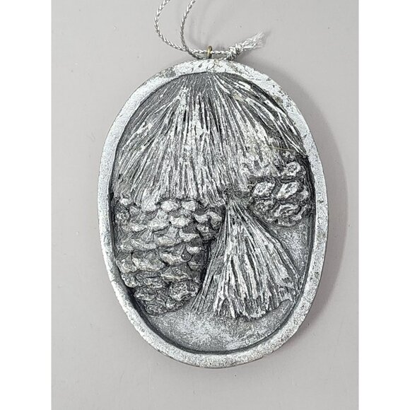 Set Of 4‎ Silver Tone Christmas Holiday Ornaments With Pinecones & Deer Design - Picture 3 of 8